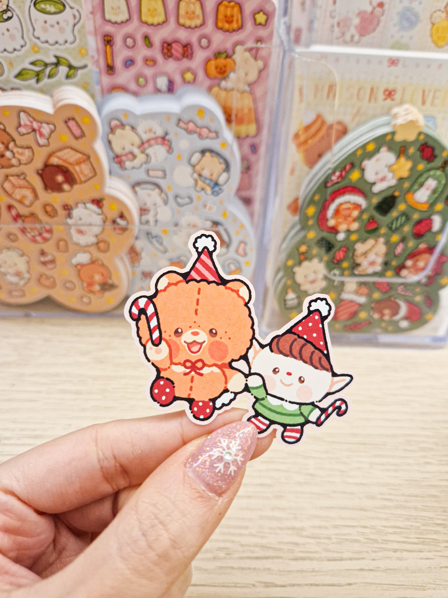 ❤️ Teddy & Elf Christmas Die Cut Sticker 🎄